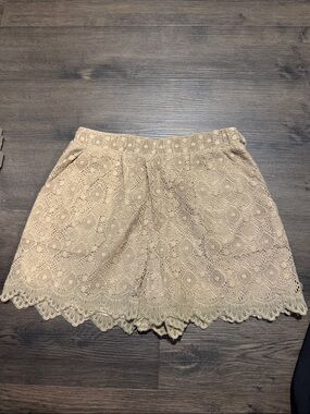 Lace Scallop Hem Shorts - Olive